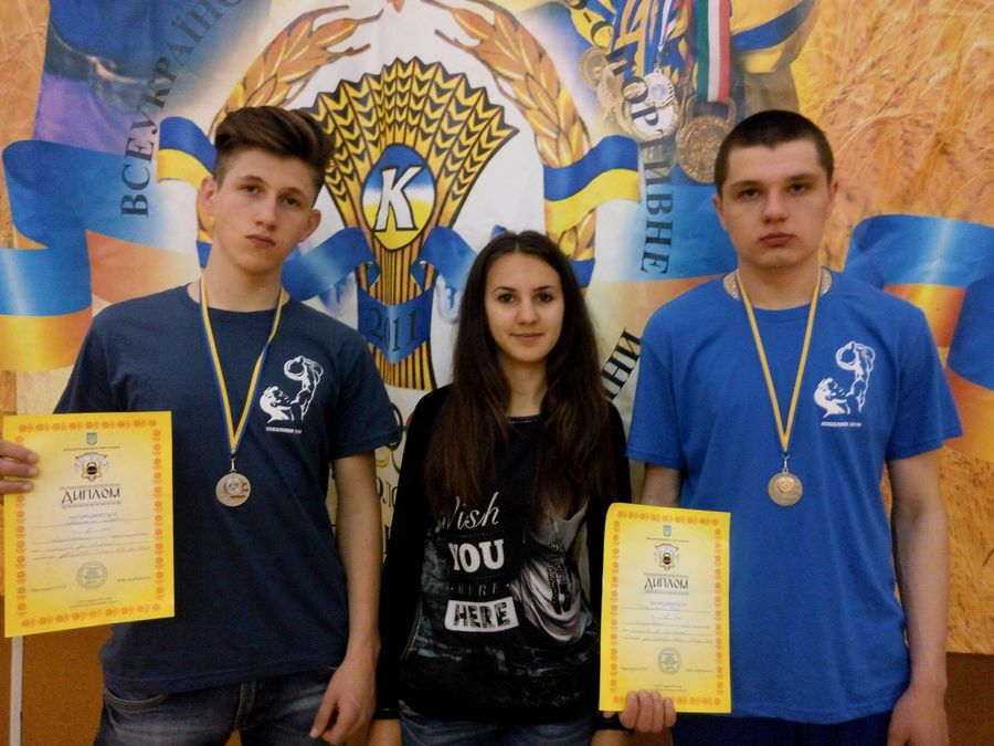 не здаючи позицій. Зображення 1