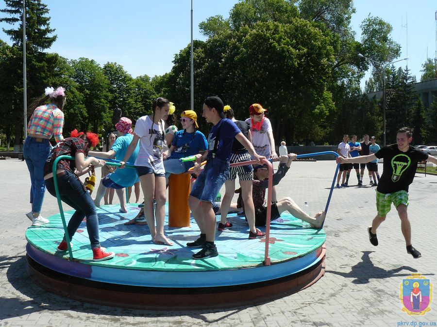 у випускників день дитинства. Зображення 1