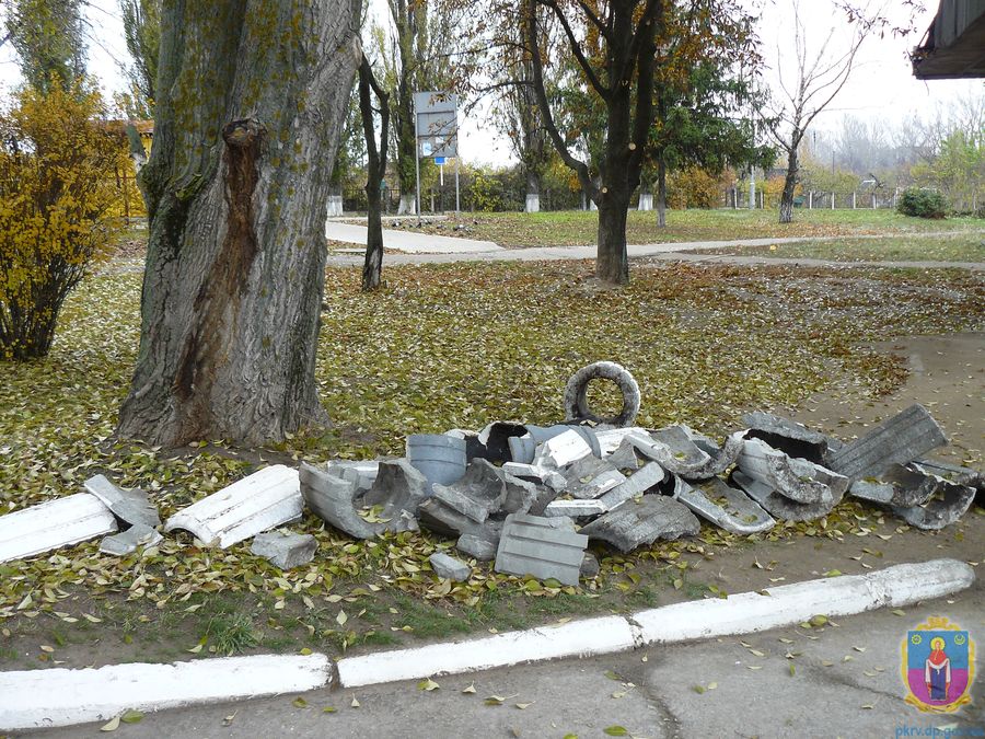 понад 10 урн і 5 вуличних плафонів: у покрові знову випадки вандалізму. Зображення 1