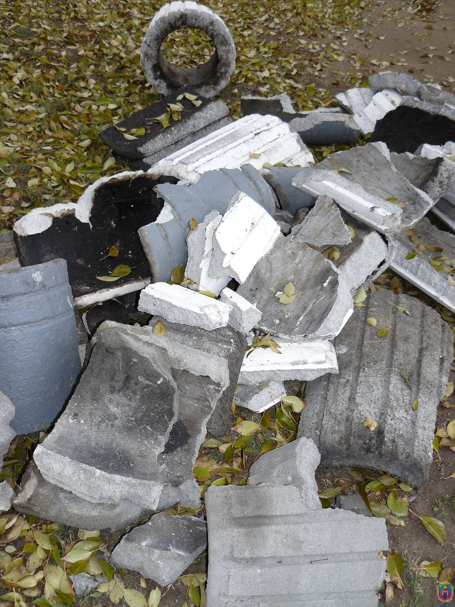 понад 10 урн і 5 вуличних плафонів: у покрові знову випадки вандалізму. Зображення 3