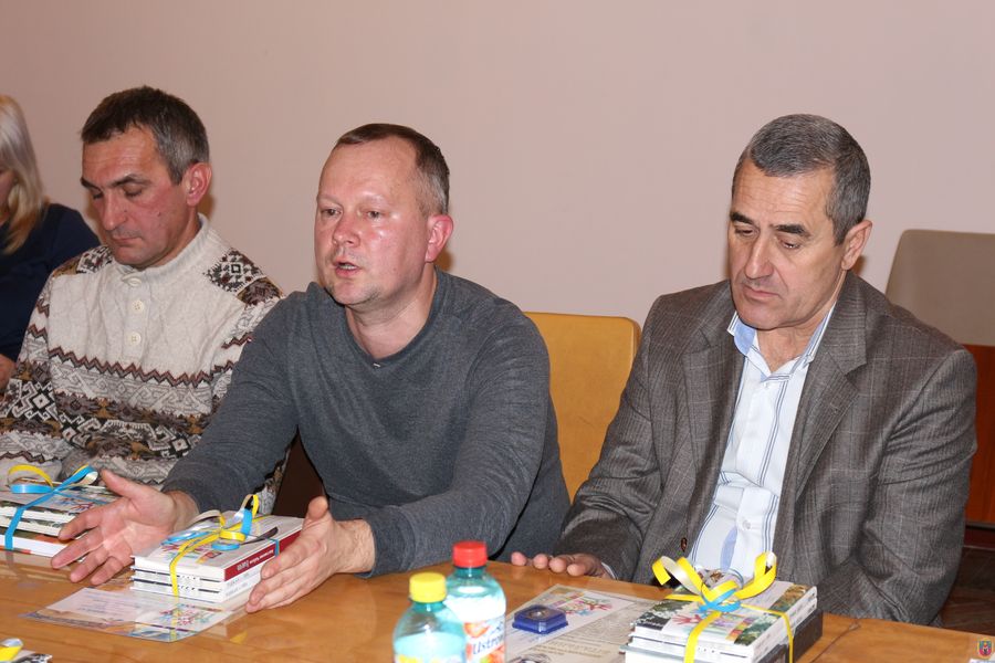 бути волонтером, значить, допомагати іншим. Зображення 3