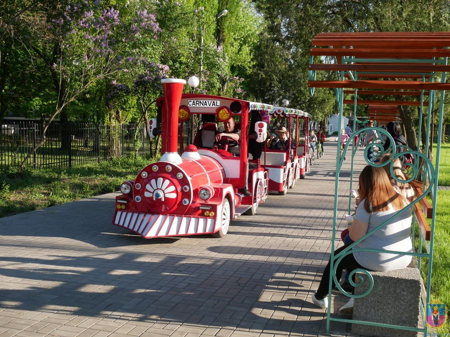 у центральному парку відкрито суботні кіносеанси . Зображення 6