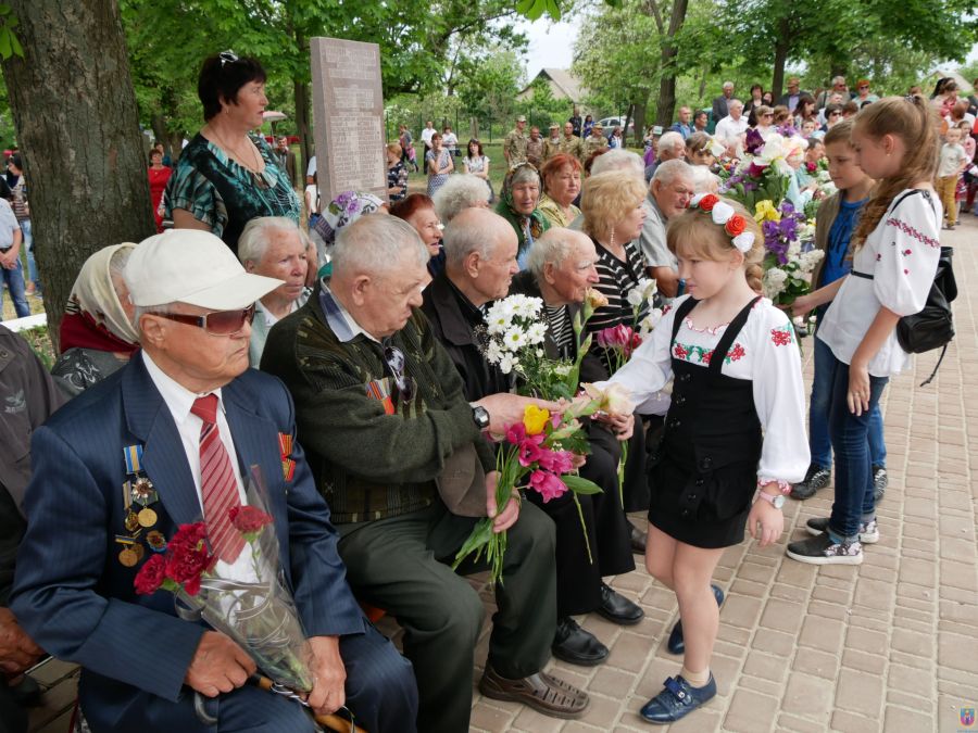 пам’ять народна – жива, подвиг-незабутній. Зображення 1
