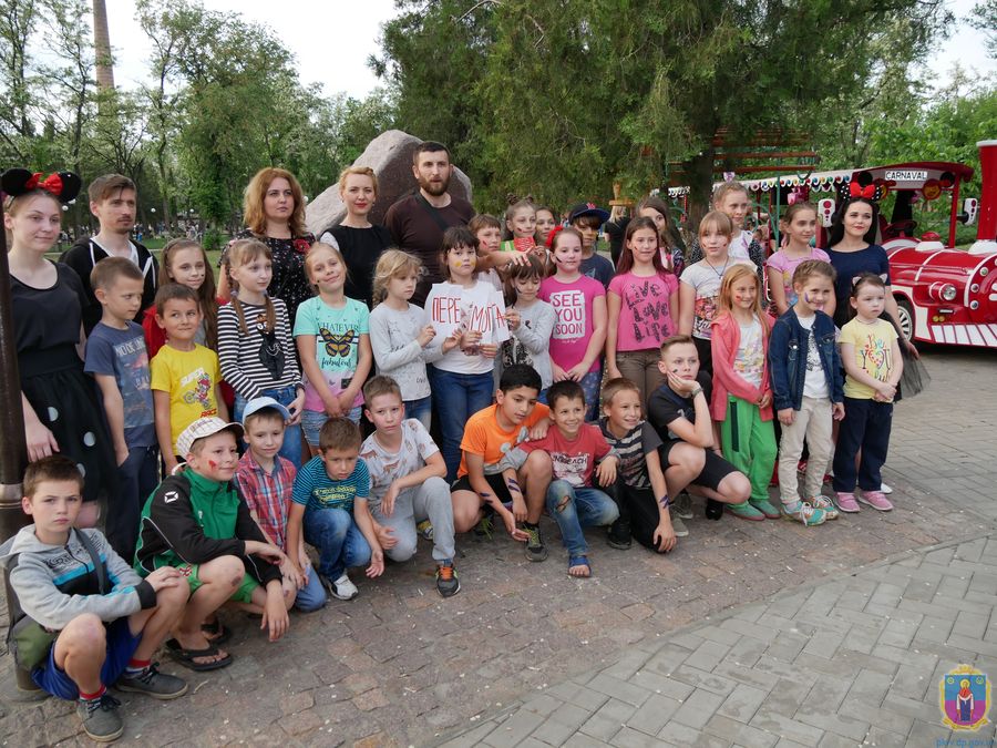 легкоатлетична естафета, огляд-конкурс строю та пісні, мелодії духового оркестру – покров зустрів 73-у річницю перемоги. Зображення 12