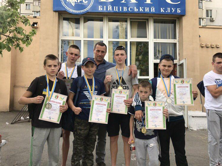 переможний травень юних спортсменів покрова. Зображення 2