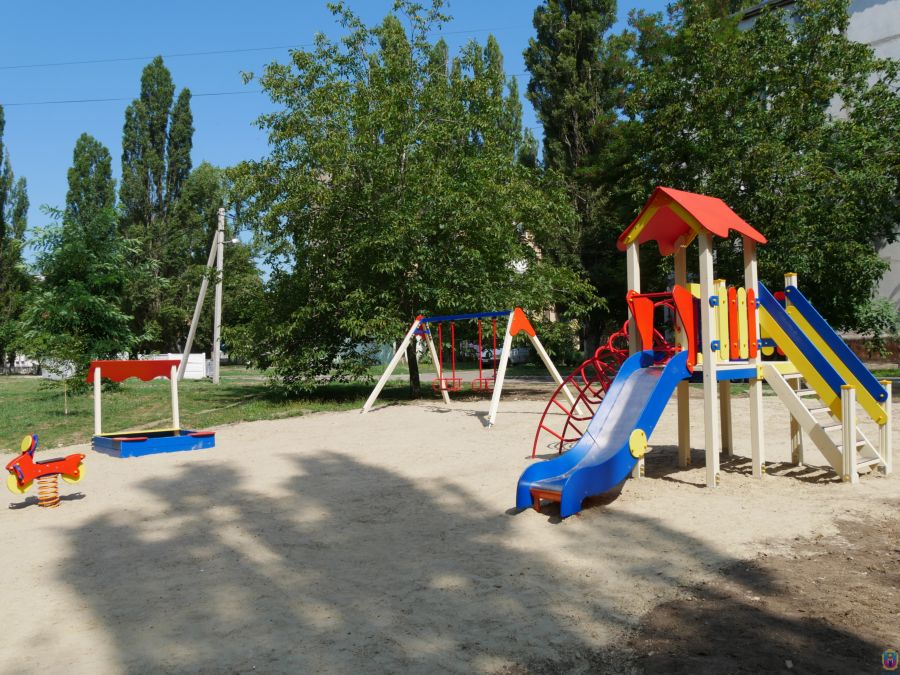 на вулицях соборній та чіатурській встановлено нові дитячі майданчики. Зображення 2