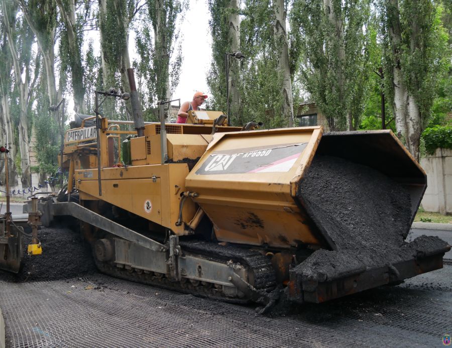 сучасні технології в покрові. при реконструкції вулиці григорія тикви дорожнє полотно армують геосіткою. Зображення 5