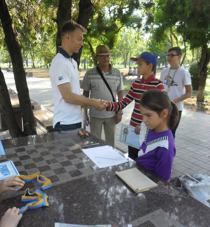 шахова осінь. юні шахісти змагалися у центральному парку. Зображення 2
