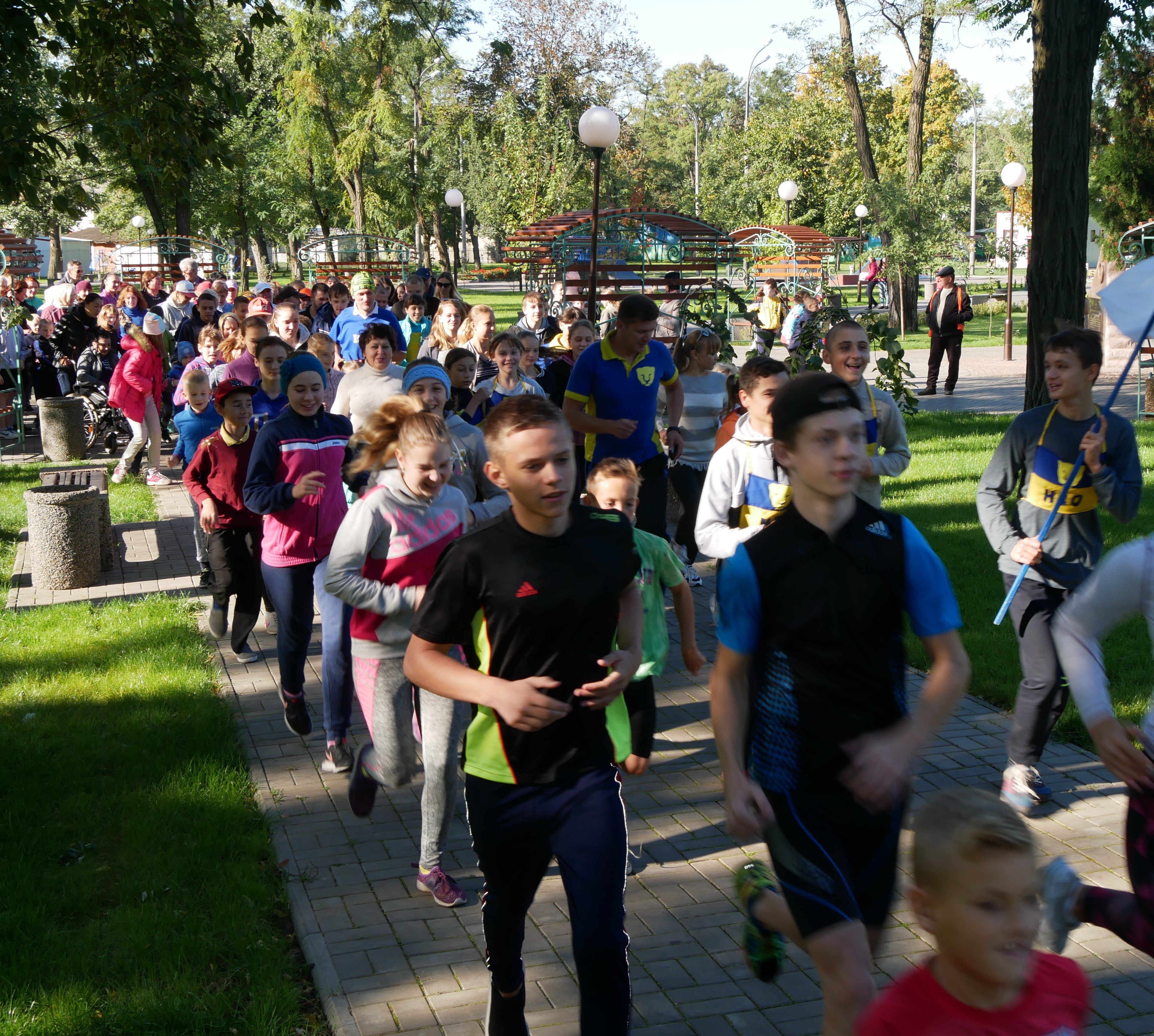 понад 200 покровчан взяли участь у патріотичному забігу на підтримку наших захисників. Зображення 1