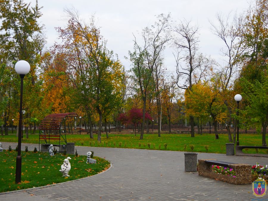 у центральному парку висадили канадські клени. Зображення 4