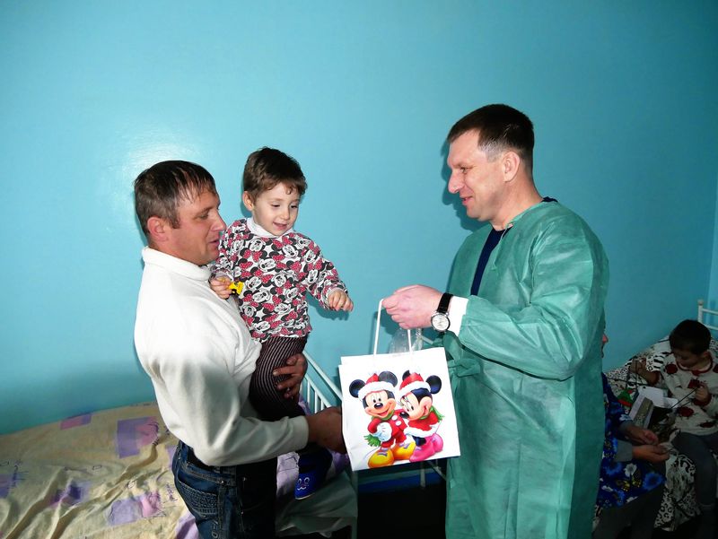 міський голова привітав маленьких пацієнтів дитячого відділення. Зображення 1