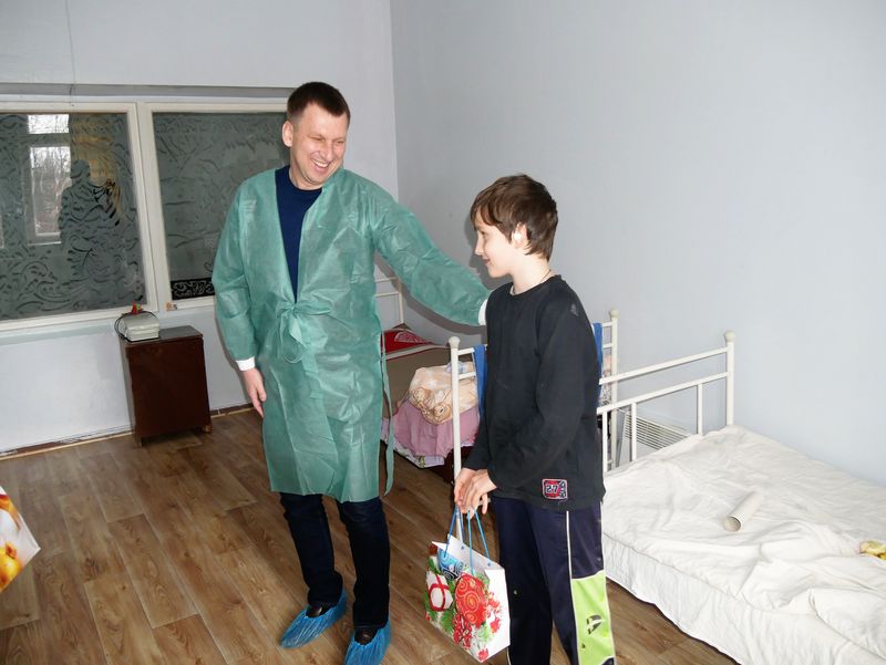 міський голова привітав маленьких пацієнтів дитячого відділення. Зображення 2