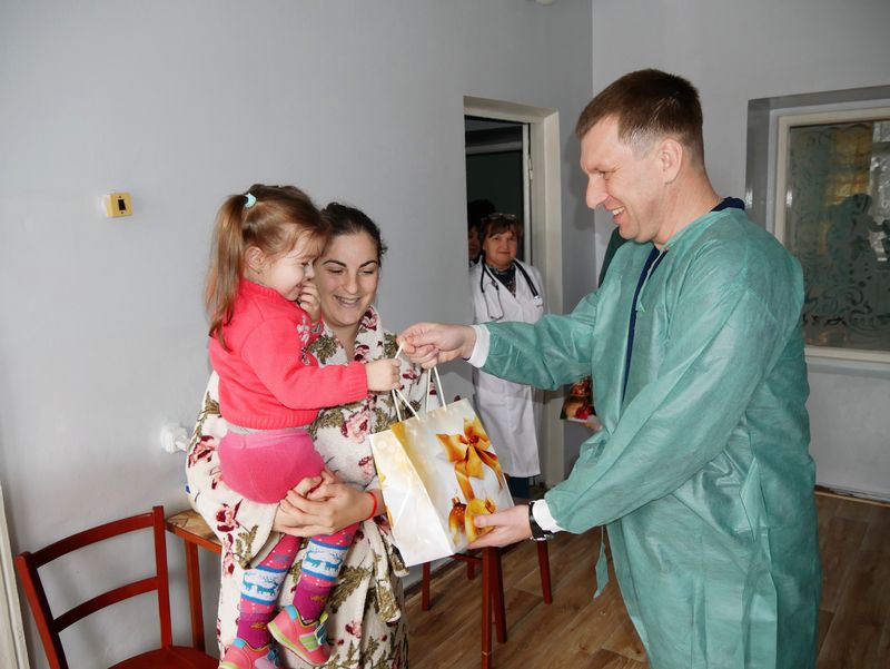 міський голова привітав маленьких пацієнтів дитячого відділення. Зображення 4