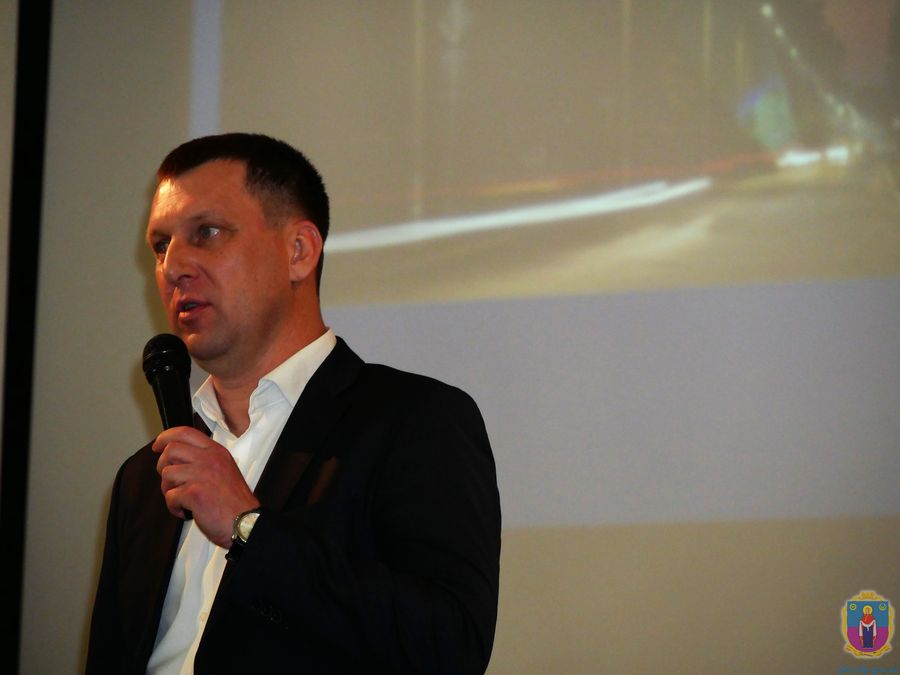 міський голова відзвітував перед громадою покрова. Зображення 1